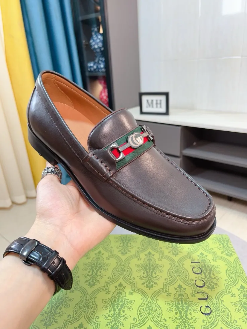 Men's shoes 💰500🌹🌹Niuli [GUCCI Gucci] A new style of formal men's leather shoes is coming~ The original quality upper is made of patent leather imported from Italy, the leather is soft and delicate, comfortable and soft first-layer cowhide lining, rubber wear-resistant outsole, the shoe shape is dignified and domineering, and the luxury charm cannot be concealed! The natural and free nouveau riche leads the trend. Code number: 38-44